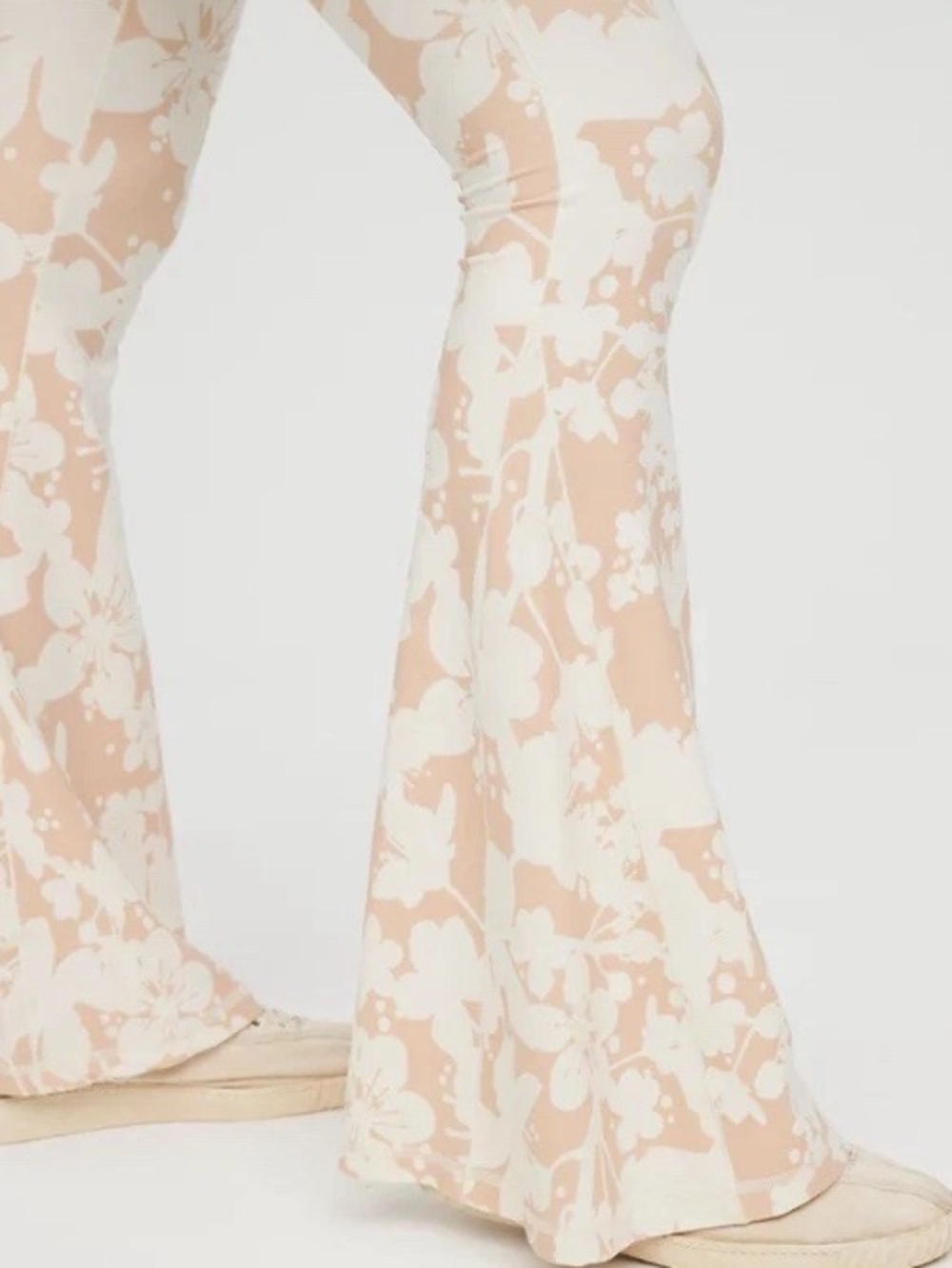 Offline by Aerie Two-Piece Floral Crop Top & Flared Pants Set - Cream & Blush - Picture 3 of 6